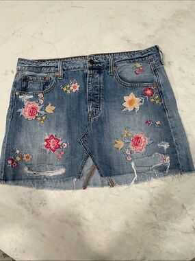 Embroidered Floral Distressed Denim Mini Skirt - Blue